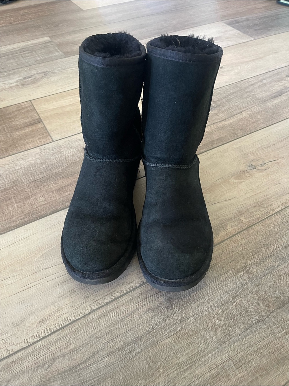 UGG Australia Classic Short Boots in Black (Style S/N 5825) – Women's Size 9